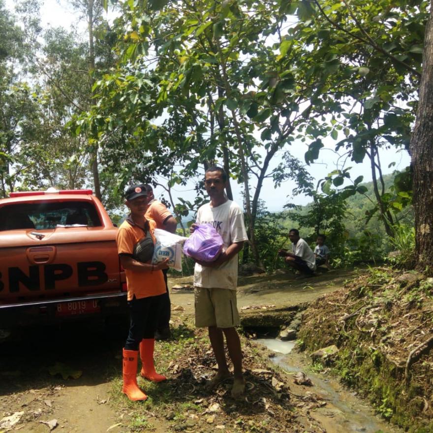 Pohon Tumbang Menimpa Rumah